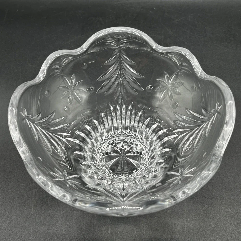 Mikasa Christmas Night Crystal Bowl Scalloped 6